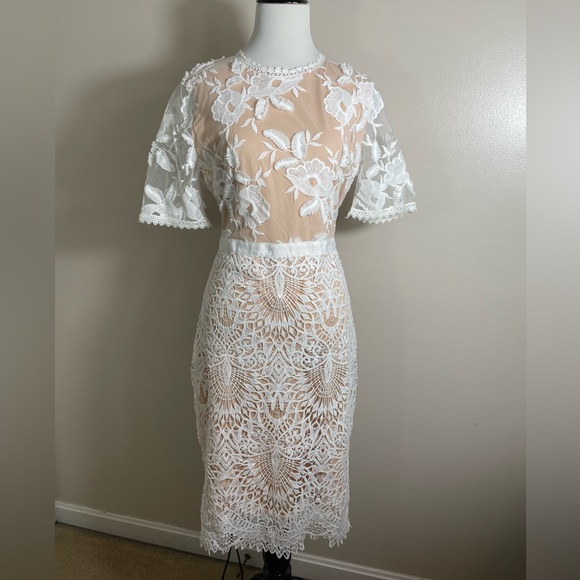 Lulus Dresses & Skirts - EUC Lulu’s White Lace Dress
